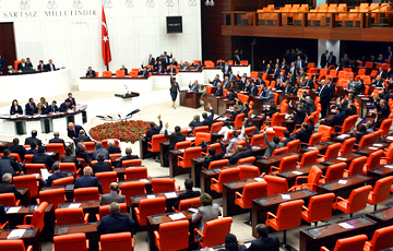 Парламент Турции принял спорный закон о выборах