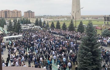В Ингушетии возобновился митинг против договора о границе с Чечней