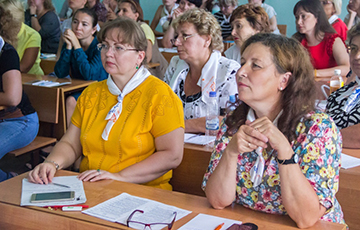 В Беларуси учителям разрешили обедать в школьных столовых