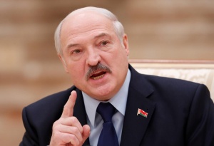 Лукашенко грозится уволить правительство
