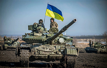 Видеофакт: Украинский танк в упор расстреливает окоп московитских оккупантов