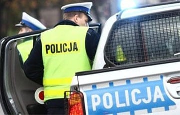 Беларус показал полицейским в Польше купленные в РФ за 1000 евро права