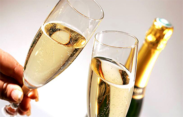 Беларусы установили рекорд по покупке шампанского