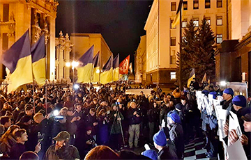 Под Офисом президента Украины прошла акция «Ні кроку назад»