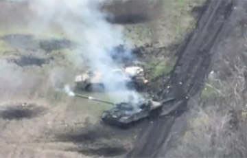 Украинские воины точным выстрелом уничтожили танк московитских оккупантов