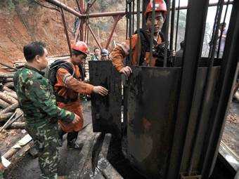 В спасении китайских шахтеров участвуют около 1000 человек