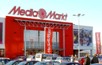 Белорусы сметают технику и одежду в польских гипермаркетах