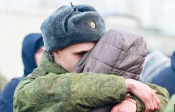 Приехавший с войны московит зарезал 14-летнюю дочь, ранил жену и сына, а потом покончил с собой