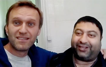 Видеофакт: Навальный записал для жены музыкальный номер
