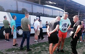 Как пассажиры рейса Минск - Варшава провели ночь на заправке под Барановичами