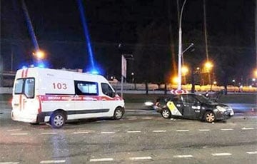 Серьезная авария в Минске: скорая помощь въехала в такси