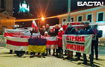 Белорусы Киева и Москвы вышли на акции солидарности