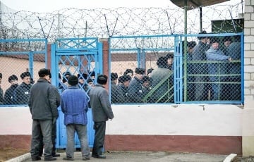 В горецкой ИК №9, где держат Алеся Беляцкого, не принимают сезонные передачи с овощами