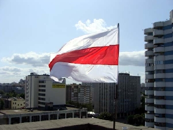 Польская фирма выпускает товары с бело-красно-белым флагом (Фото)