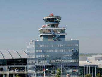 Из-за пожара в пражском аэропорту отменили десять рейсов