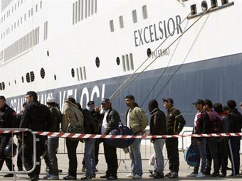 Италия разрешит беженцам с Лампедузы попасть в Европу