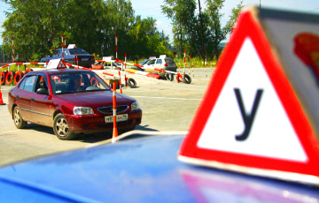 Число автошкол в Беларуси уменьшается, но на учебу приходит все больше будущих водителей