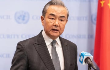 Глава МИД Китая будет говорить с поляками о режиме Лукашенко