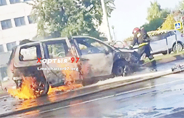 Сегодня утром в Могилеве открытым пламенем горел автомобиль