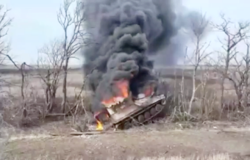 Украинские десантники уничтожили колонну из 12 бронемашин РФ возле Новомихайловки