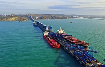 БПЛА атаковали морской порт в Краснодарском крае РФ: горят терминалы