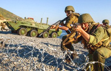 На армию в Беларуси тратят больше, чем на здравоохранение и образование вместе взятые