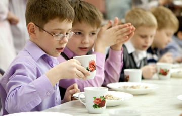 В некоторых школах отменили бесплатные обеды для части льготников