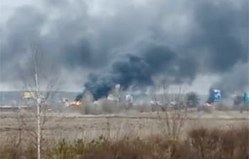 Украинская армия разбомбила колонну российской бронетехники под Гостомелем