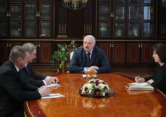 Лукашенко поручил Зайцу и Русому «доказать, что мужики», и поднять Могилевщину