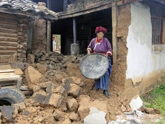 Число жертв землетрясения в Китае достигло 80