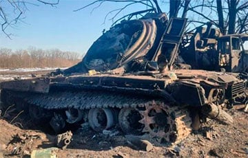ВСУ одним выстрелом уничтожили московитский танк с активной защитой