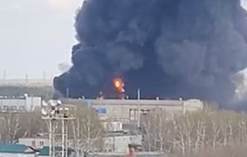 В Московии вспыхнул мощный пожар на пластмассовом заводе