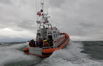 Польские спасатели искали беларуса в Балтийском море, а он спал на берегу