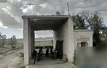 ВСУ одним ударом дрона уничтожили весь мототранспорт московитов, который те собрали для штурма