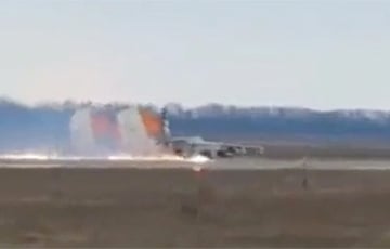 Сноп искр и пламени: аварийная посадка московитского штурмовика Су-25 попала на видео