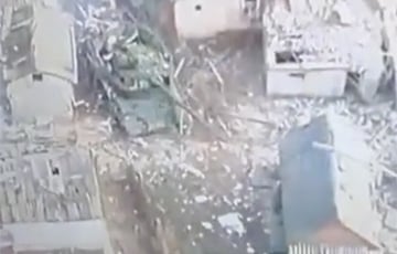 Танк в упор уничтожил укрытие с московитскими оккупантами