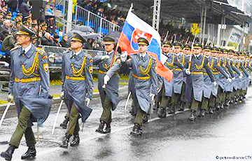 В Праге прошел крупнейший за последние десятилетия военный парад