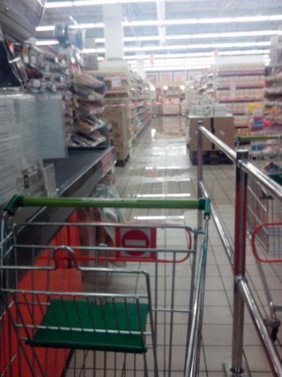 Ливень затопил гипермаркет в центре Гомеля