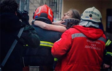 Голос услышали под завалами: в Днепре чудом спасли еще одну женщину