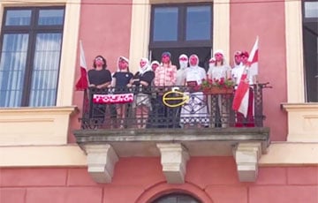 В Варшаве белорусский «Вольный Хор» исполнил песню «Сцяг»