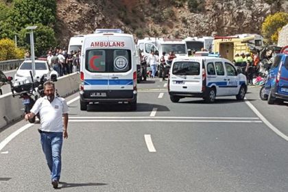 Число погибших при аварии автобуса в Турции выросло до 23