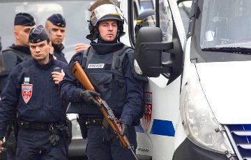 В пригороде Парижа найден пояс со взрывчаткой