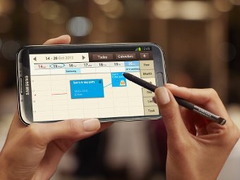 Galaxy Note II поступил в продажу в России