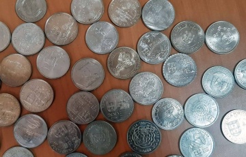 Водитель пытался незаметно провезти через границу 65,5 тысячи монет