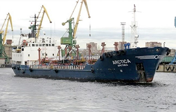В московитском Санкт-Петербурге загорелся нефтяной танкер