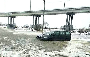 Из-за паводка на Припяти под Житковичами полностью закрыли переправу