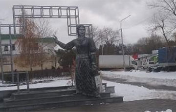 В России открыли очень странный памятник Аленке
