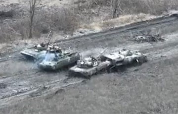 Хаос и взрывы: Московия потеряла 130 танков и БТР при штурме Угледара