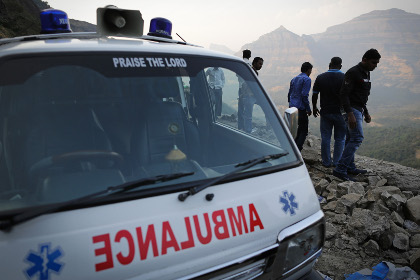 В Индии 17 человек погибли в результате падения автобуса в пропасть