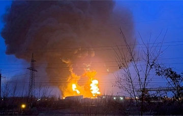 Момент удара и взрыва нефтебазы в московитском Белгороде показали на видео